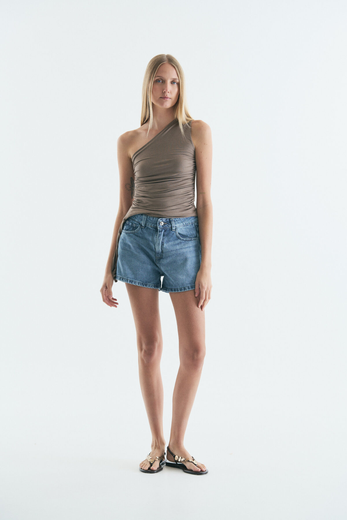 ANGELA - Imagen 3